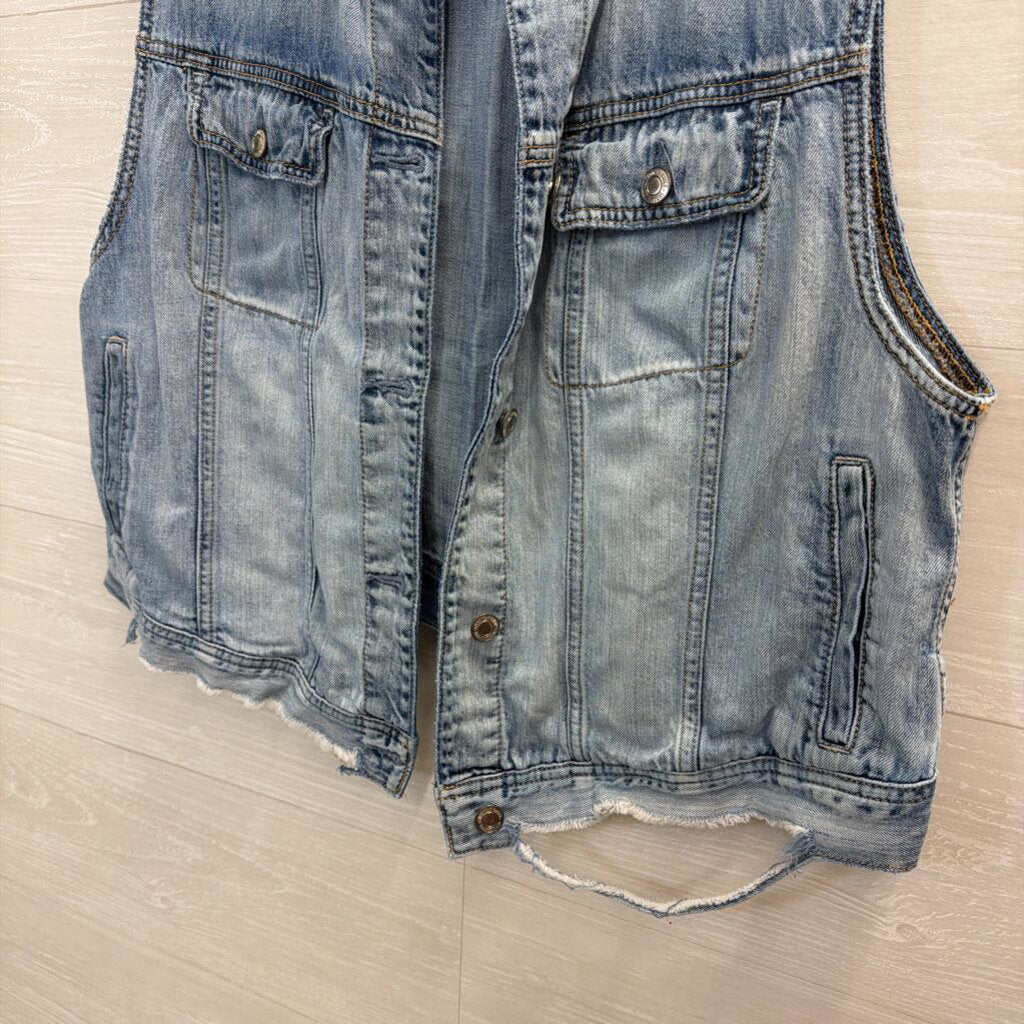 American Eagle Light Wash Cropped Distressed Denim Vest XXL