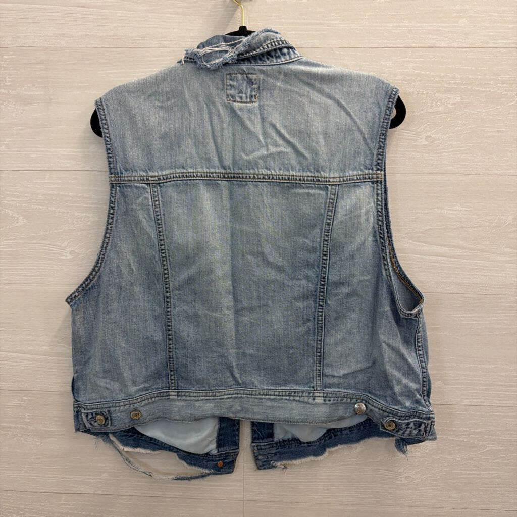 American Eagle Light Wash Cropped Distressed Denim Vest XXL