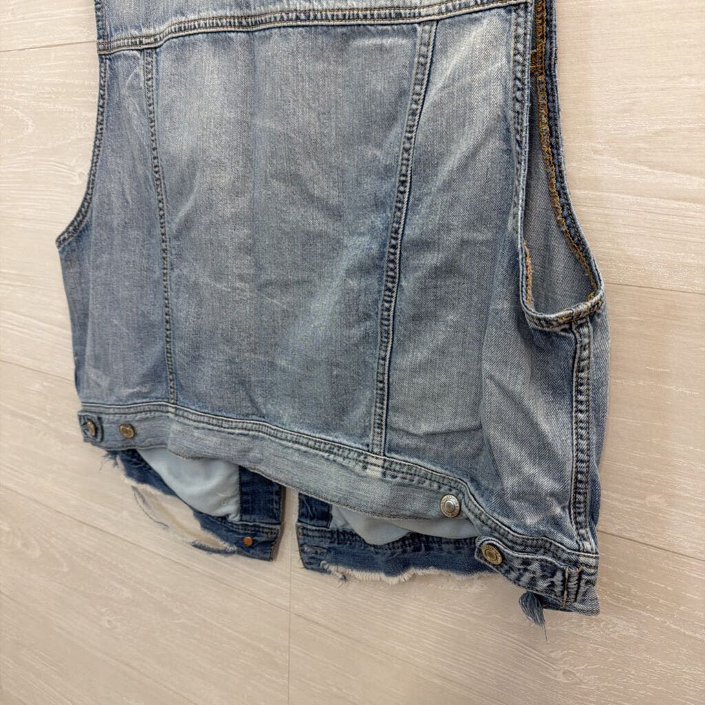 American Eagle Light Wash Cropped Distressed Denim Vest XXL