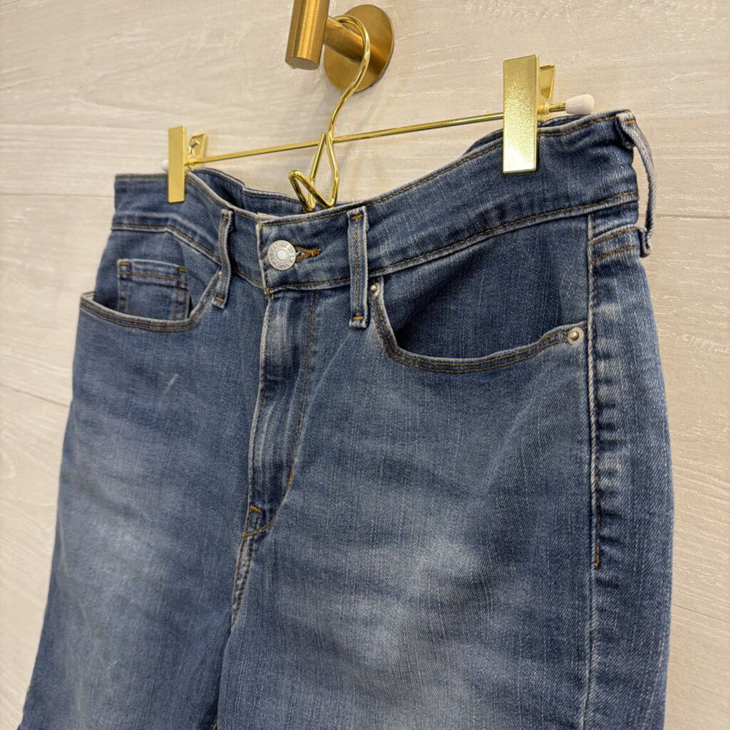 Levi Medium Wash Bermuda Shorts 10