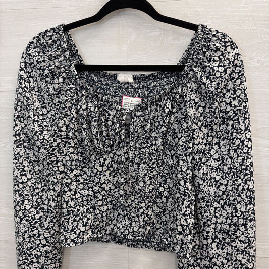 Sienna Sky Black/ White Print Cropped Long Sleeve Top Extra Small