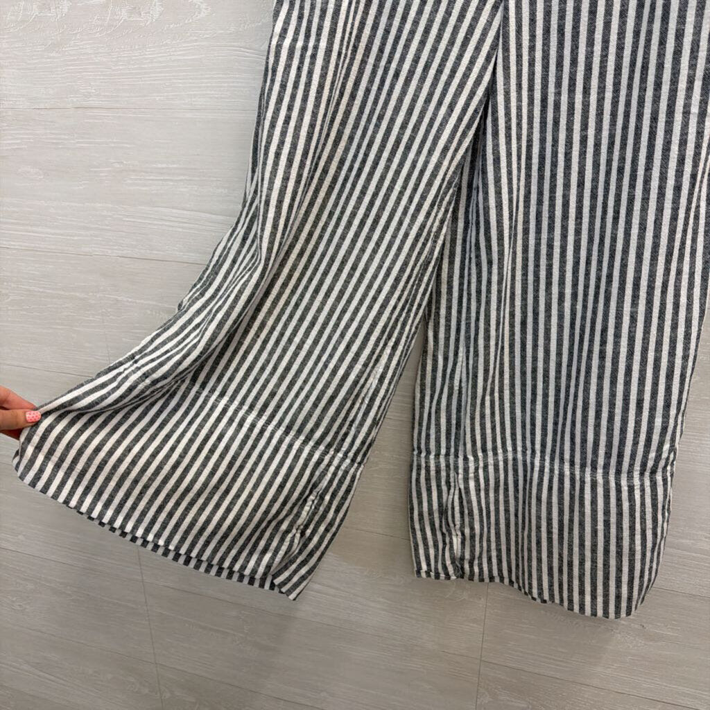 Banana Republic Grey/ White Striped Wide Leg Cropped Pull On Pants Small