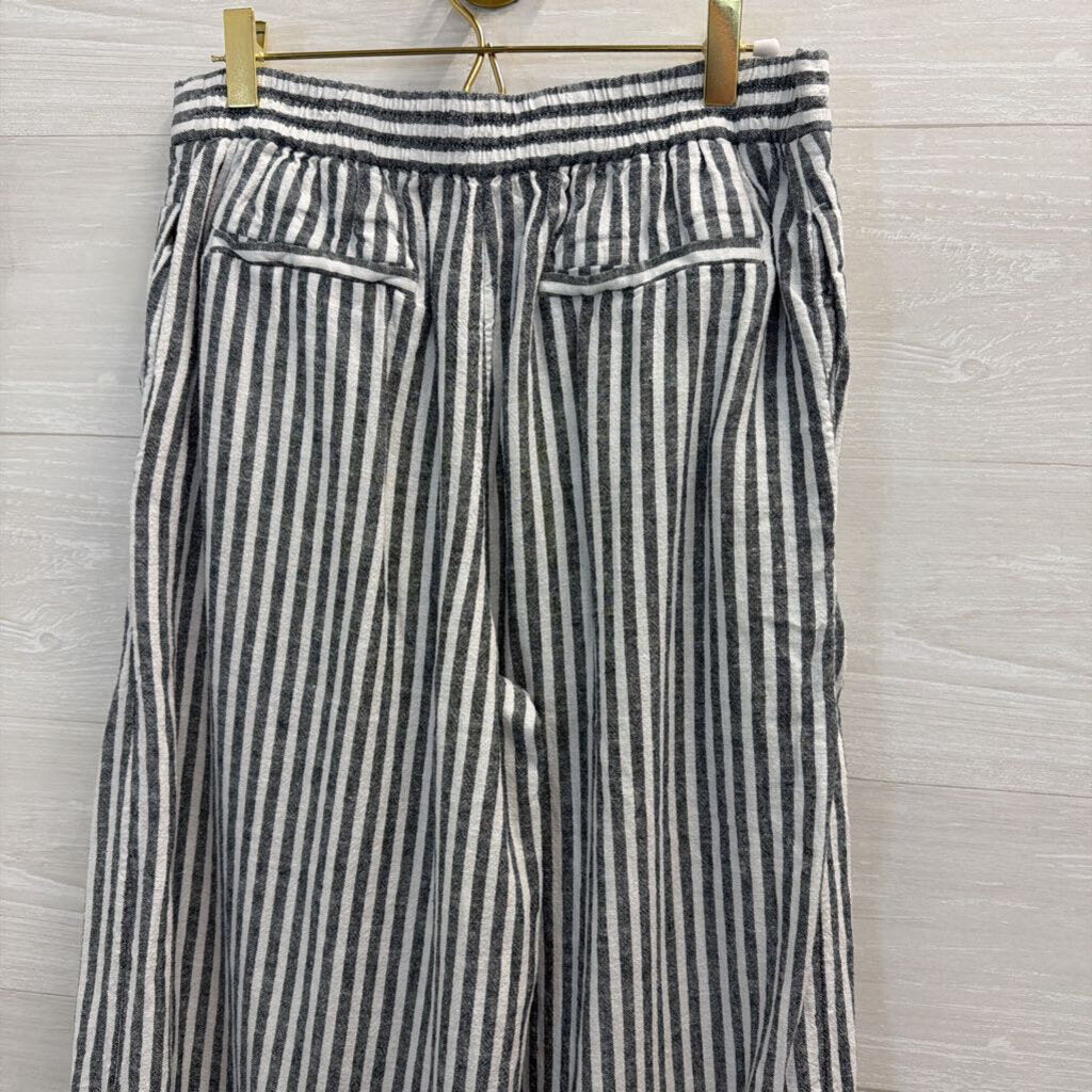 Banana Republic Grey/ White Striped Wide Leg Cropped Pull On Pants Small