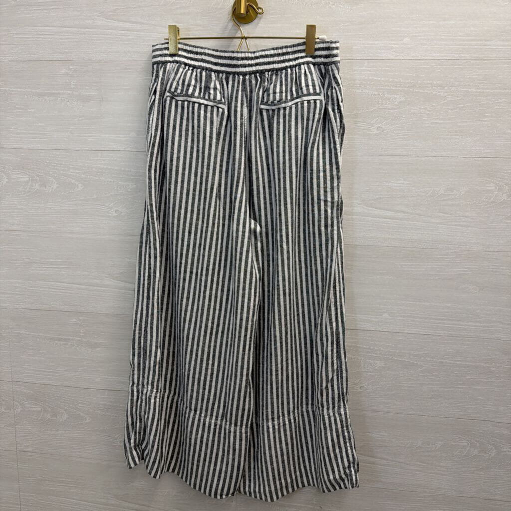 Banana Republic Grey/ White Striped Wide Leg Cropped Pull On Pants Small