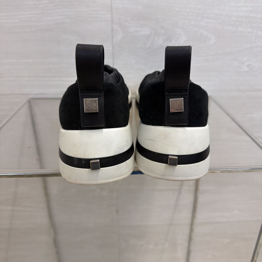 Stuart Weitzman SW 612 Slip On Sneakers 9