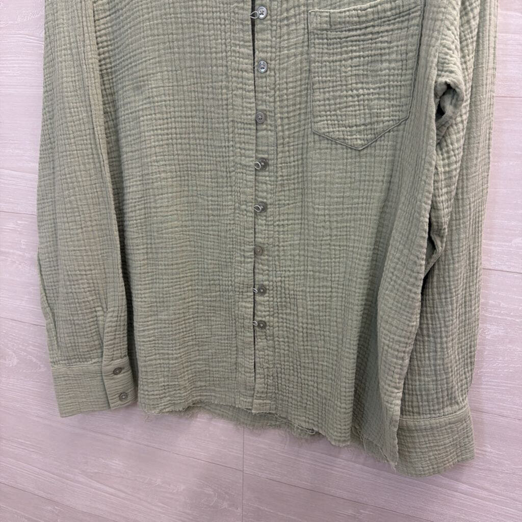 New In Green Textured Long Sleeve Button Down Top Medium