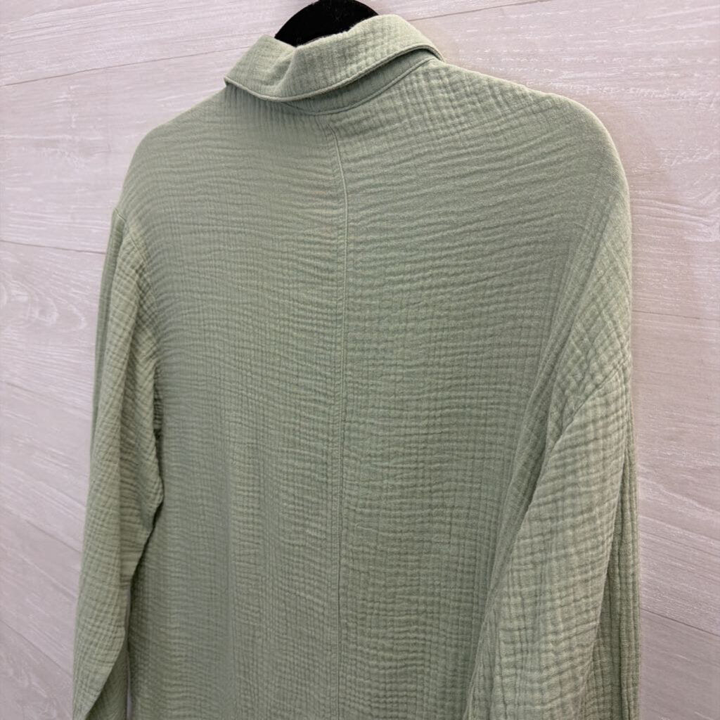 New In Green Textured Long Sleeve Button Down Top Medium