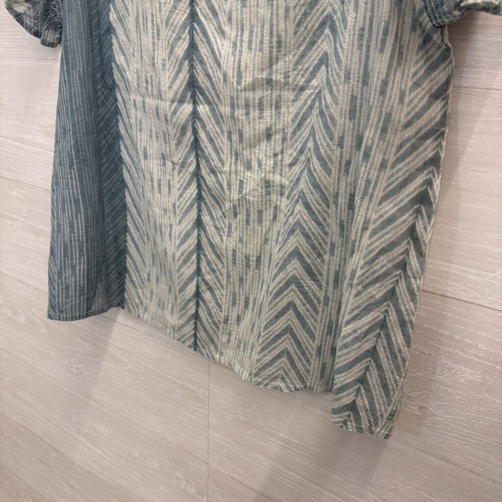THML Blue/ White Print Short Sleeve Top Medium