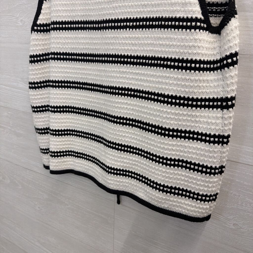 Cyrus White/ Black Knit Striped Tie Front Sleeveless Top Medium