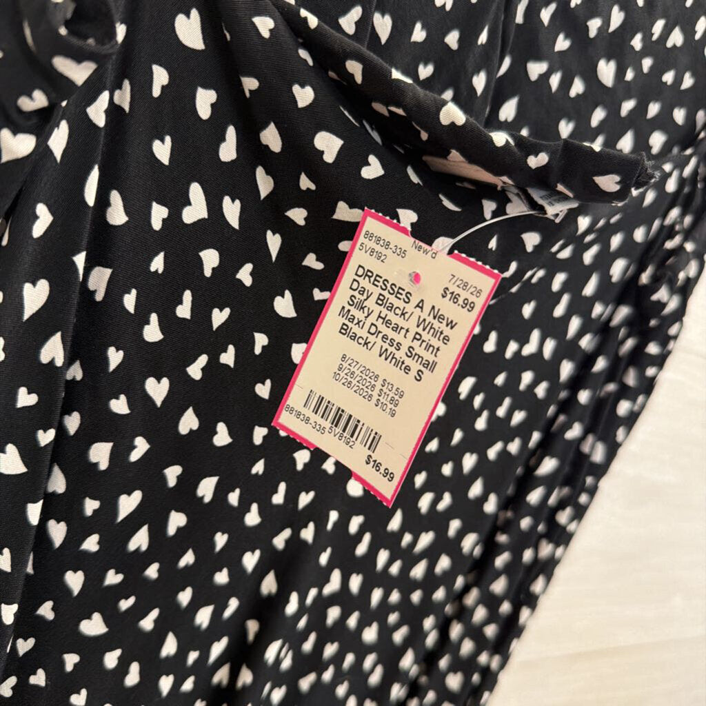 Black/ White Silky Heart Print Maxi Dress Small