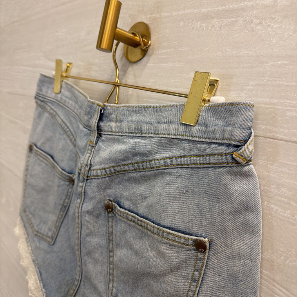 Free People Light Wash Crochet Hem Denim Shorts 26