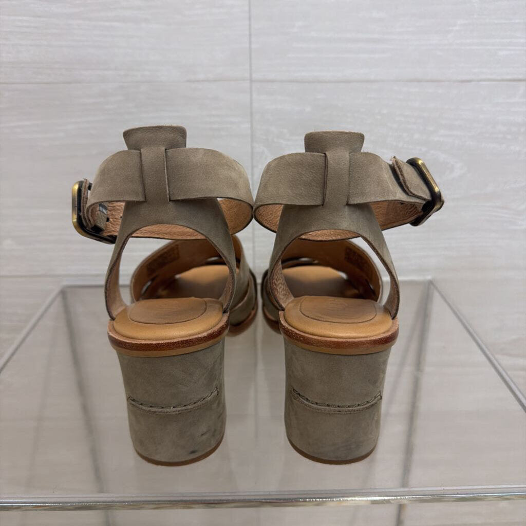 Ugg Beige Suede Sandra Sandal Heels 8.5