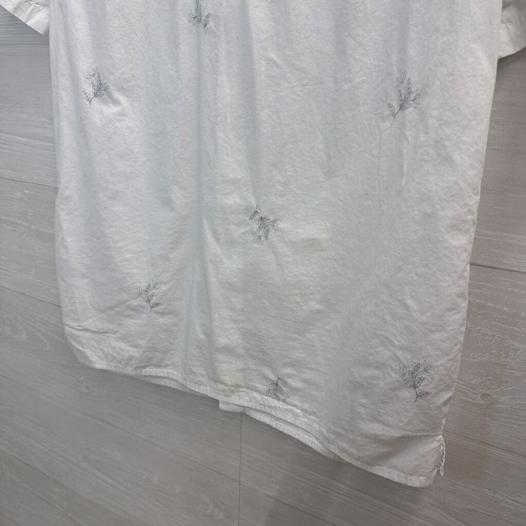 Goodfellow White/ Blue Embroidered Short Sleeve Button Down Top Medium