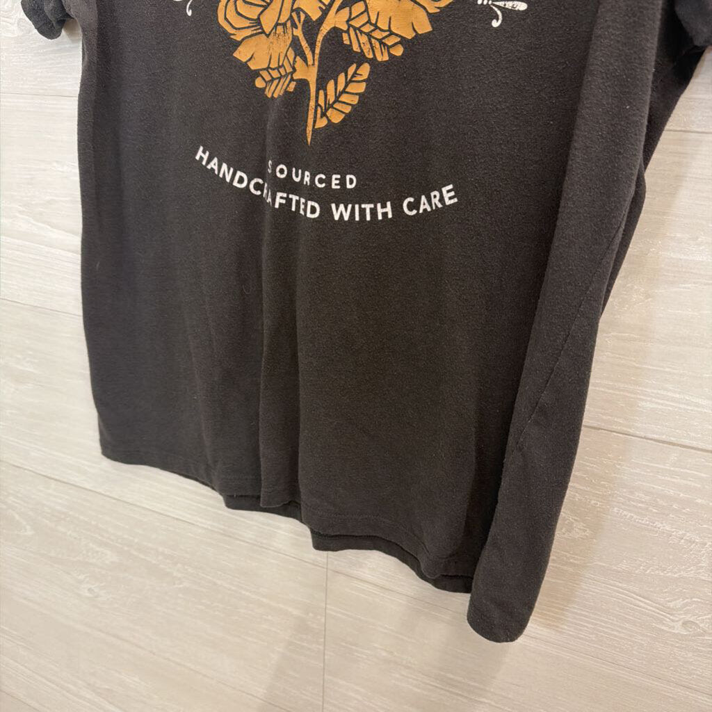 Schitt's Creek Grey Rose Apothecary Short Sleeve Graphic Tee Small