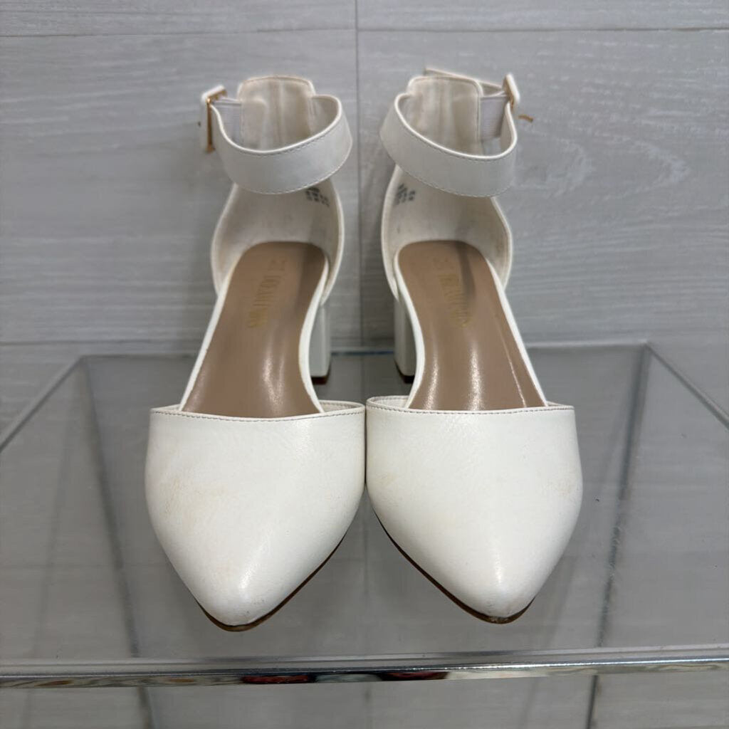 Dream Paris White Point Toe Ankle Strap Heels 7.5