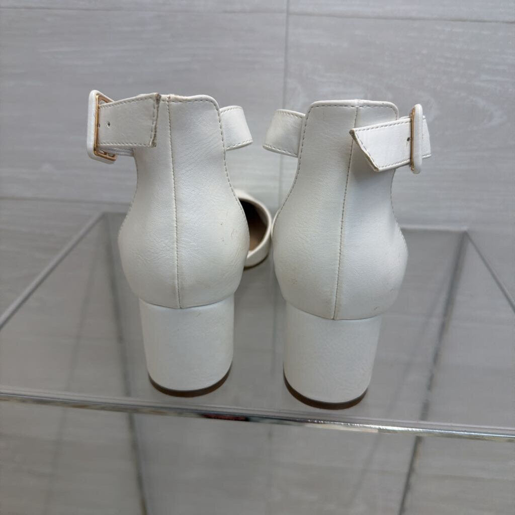 Dream Paris White Point Toe Ankle Strap Heels 7.5
