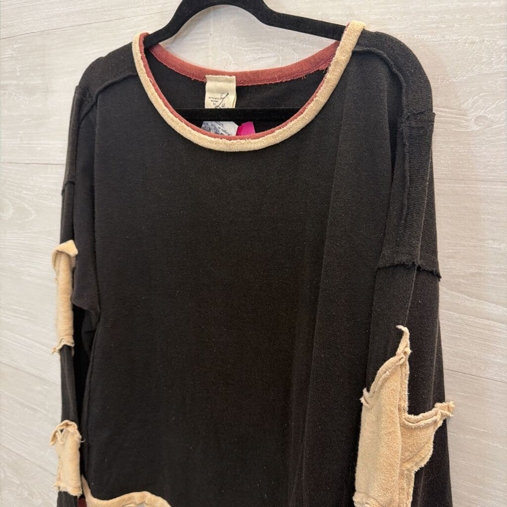 Artistic Works by Lu Black/ Beige Star Detail Long Sleeve Top Medium