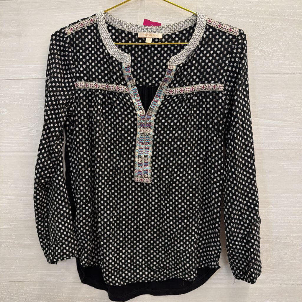 Skies are Blue Black/ White Print Long Sleeve Top Small