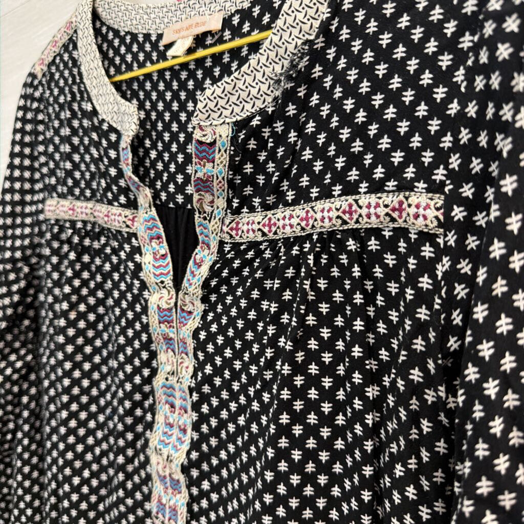 Skies are Blue Black/ White Print Long Sleeve Top Small