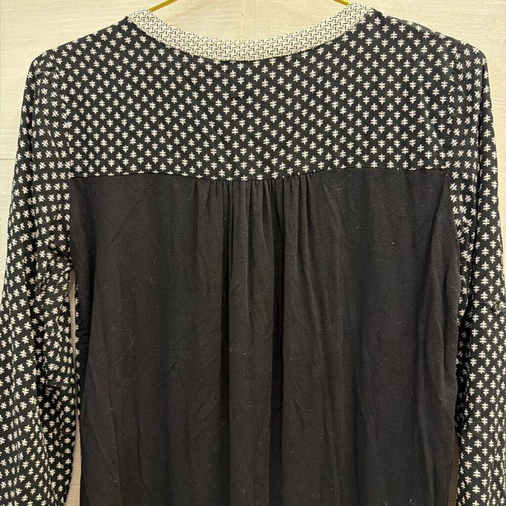 Skies are Blue Black/ White Print Long Sleeve Top Small