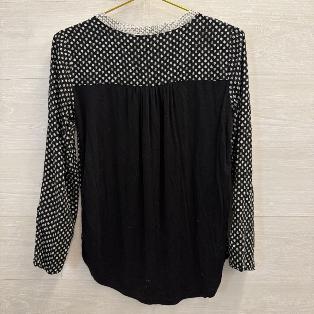 Skies are Blue Black/ White Print Long Sleeve Top Small