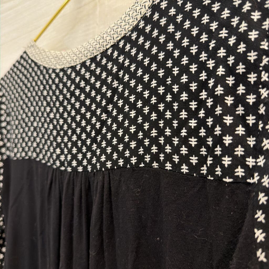 Skies are Blue Black/ White Print Long Sleeve Top Small