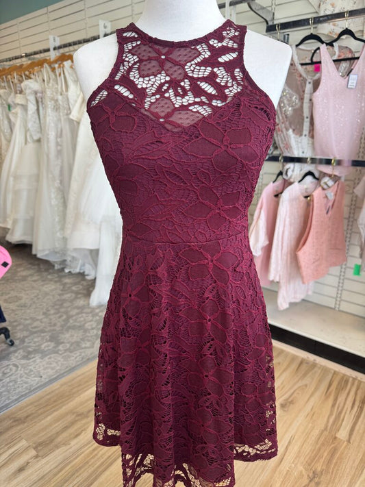 Material Girl Burgundy Lace Short Formal Dress Large