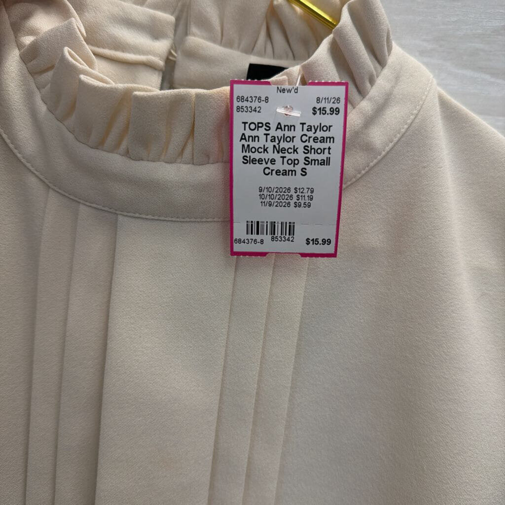 Ann Taylor Cream Mock Neck Short Sleeve Top Small