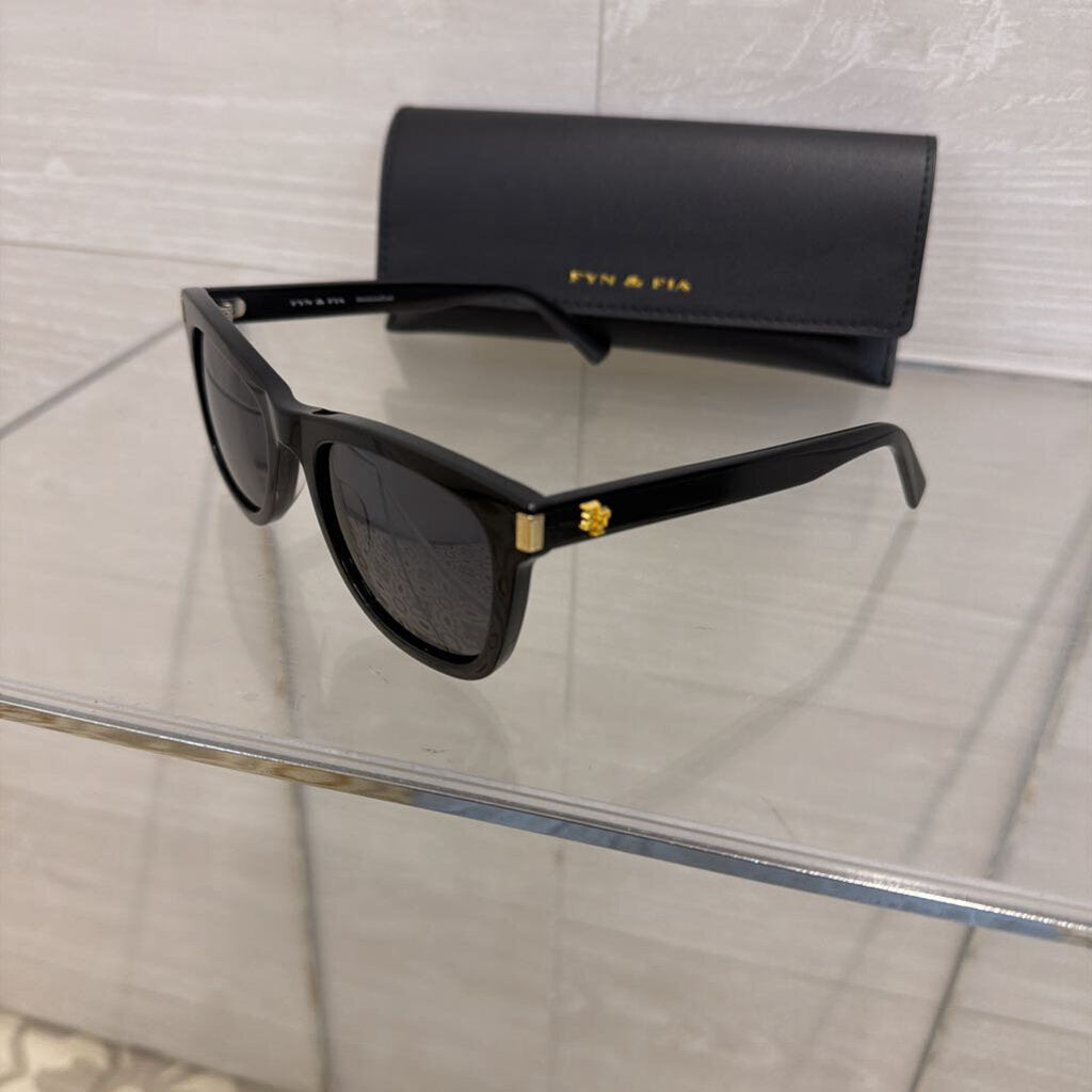 Fyn and Fia Black Square Sunglasses
