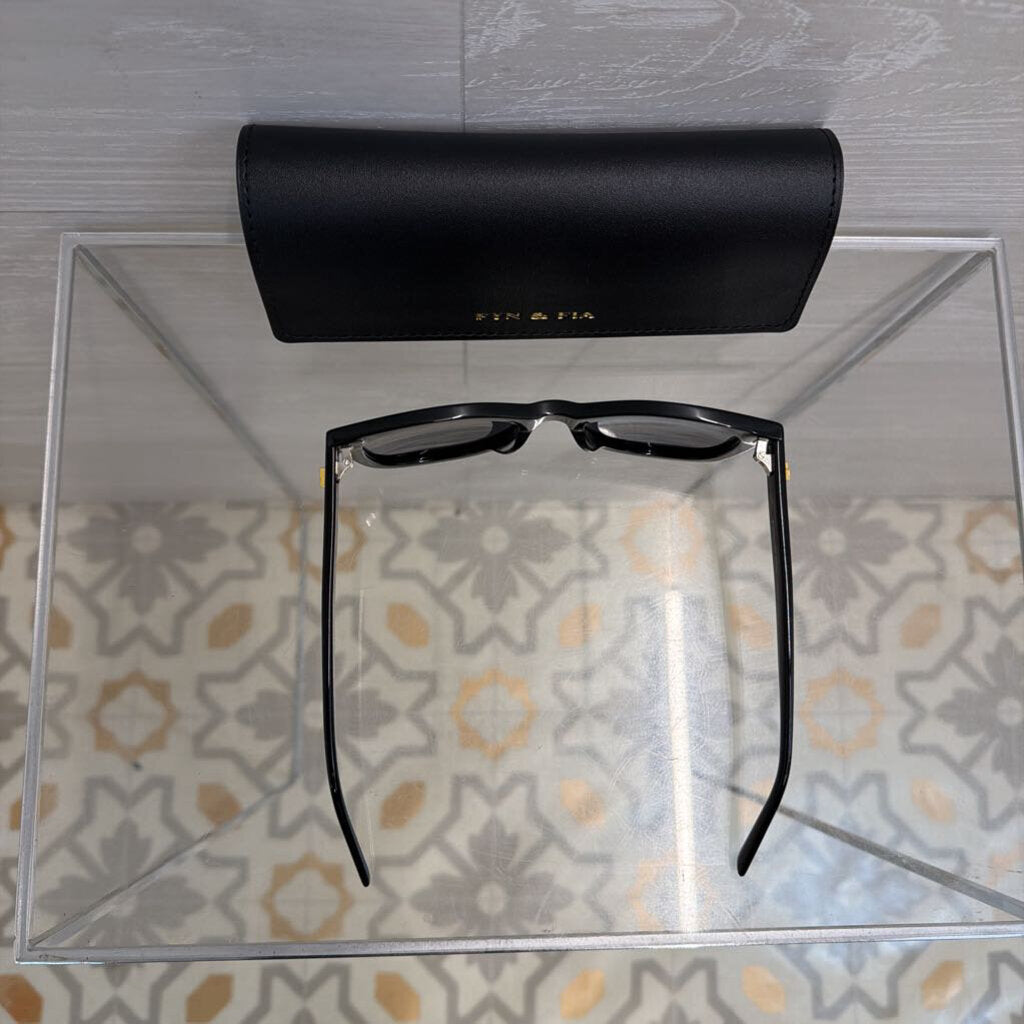 Fyn and Fia Black Square Sunglasses
