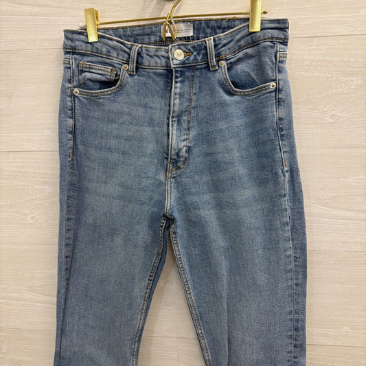 Zara Light Wash Straight Leg Jeans 8