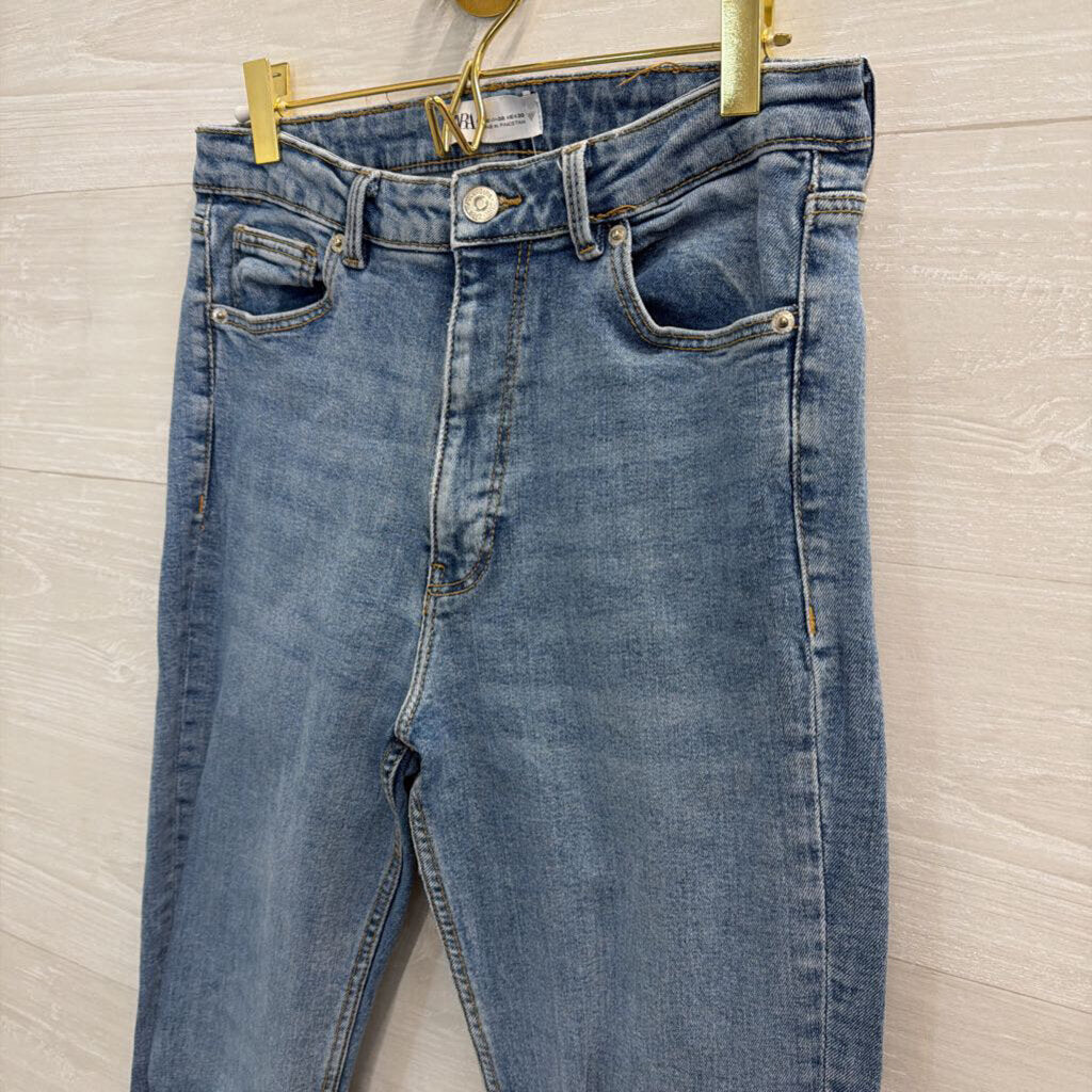 Zara Light Wash Straight Leg Jeans 8