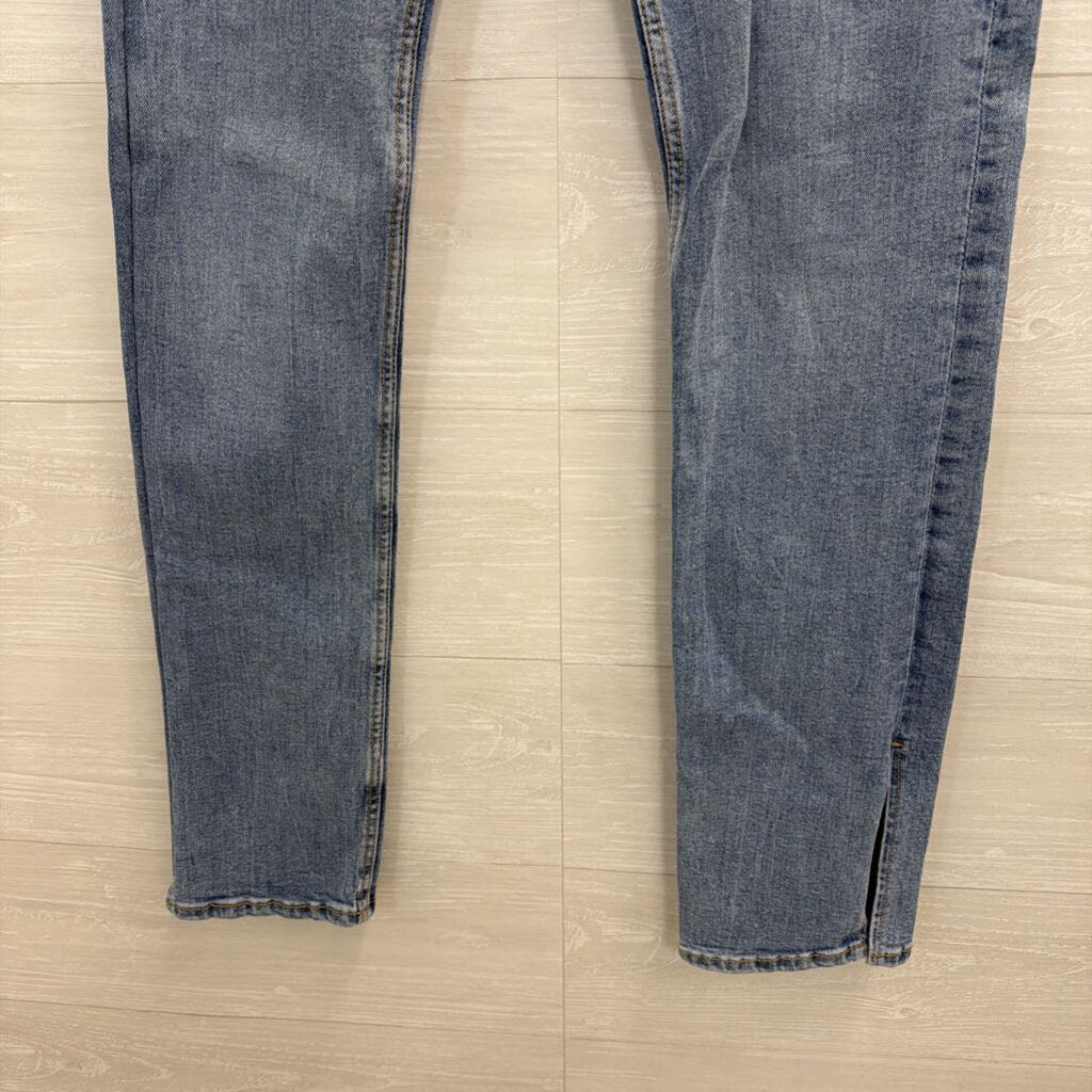 Zara Light Wash Straight Leg Jeans 8