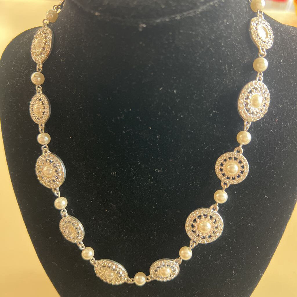 Silver Rhinestone/ Pearl Circle Necklace