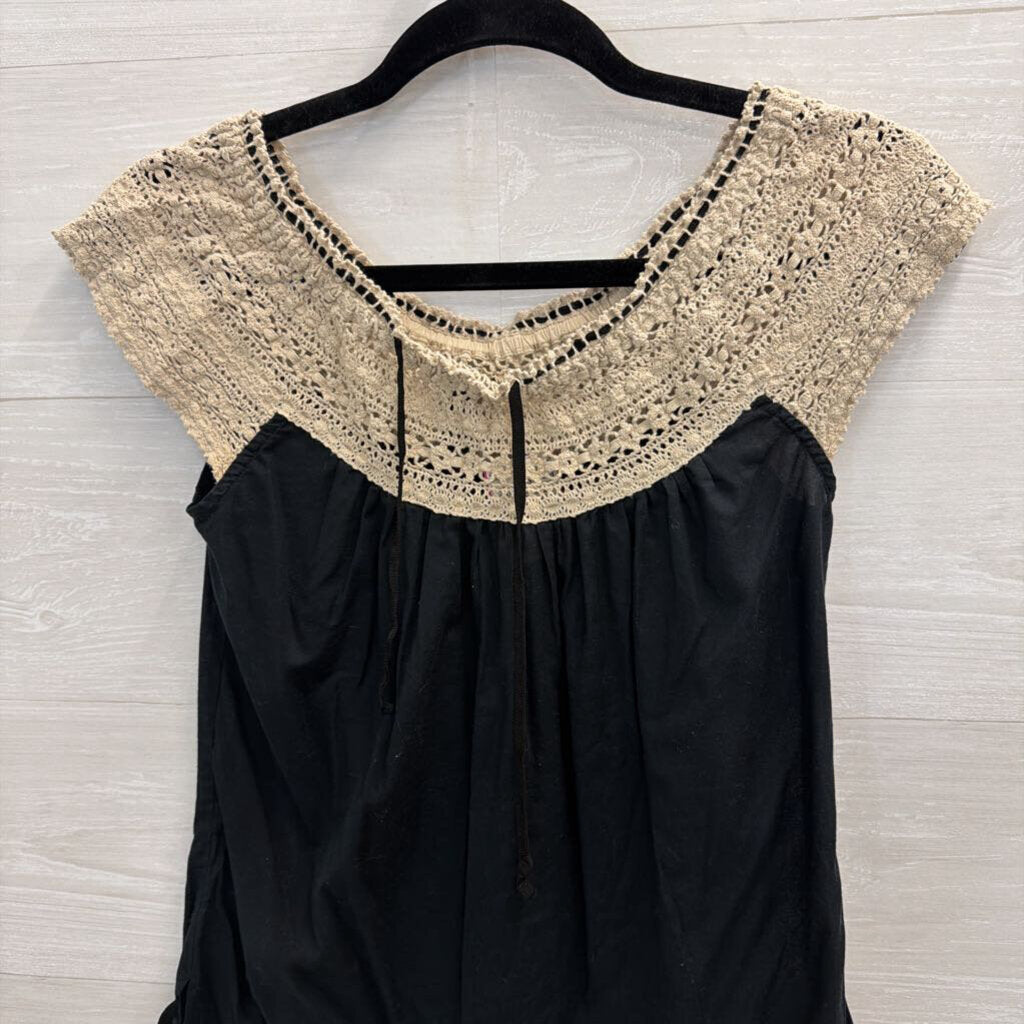Lucky Brand Black/ Cream Crochet Detail Top Extra Small