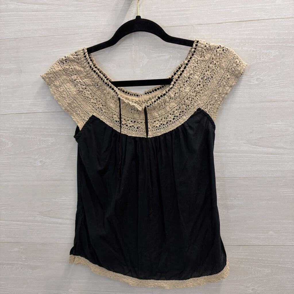 Lucky Brand Black/ Cream Crochet Detail Top Extra Small