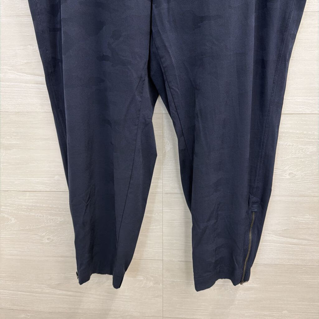 Athleta Navy Camo Print Pull On Pants 14 Petite