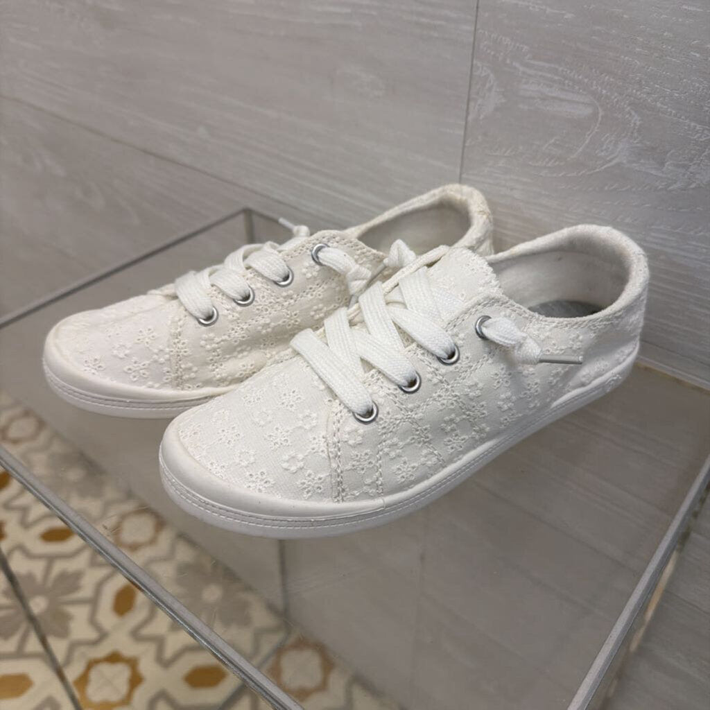 Jellypop White Eyelet Dallas Slip On Sneakers 6