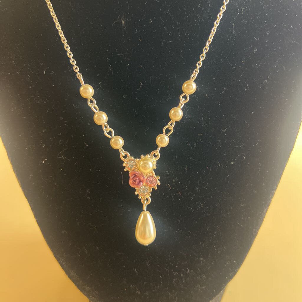 Silver/ Pearl Necklace