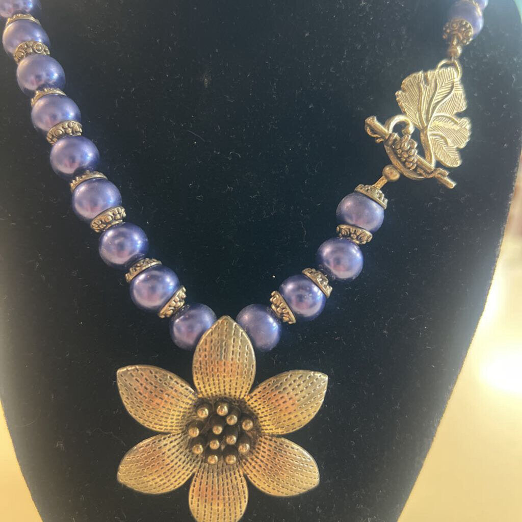 Silver/ Blue Beaded Flower Pendant Necklace