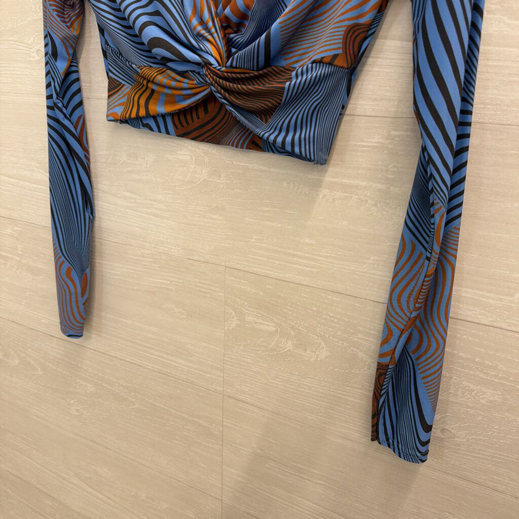 Pretty Little Thing Blue/ Multi Print Cropped Long Sleeve Top 4