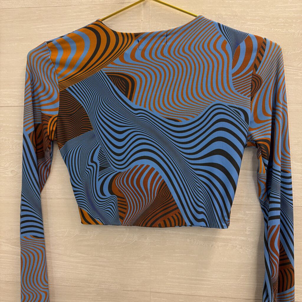 Pretty Little Thing Blue/ Multi Print Cropped Long Sleeve Top 4