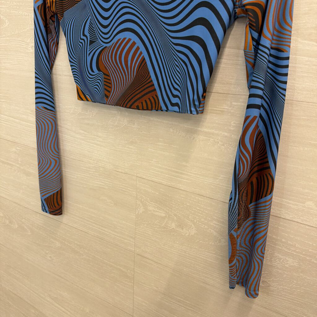 Pretty Little Thing Blue/ Multi Print Cropped Long Sleeve Top 4