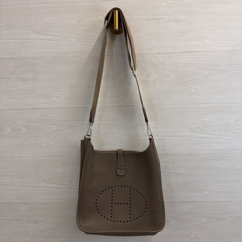 Hermes Etoupe Leather Evelyne PM 29 Purse
