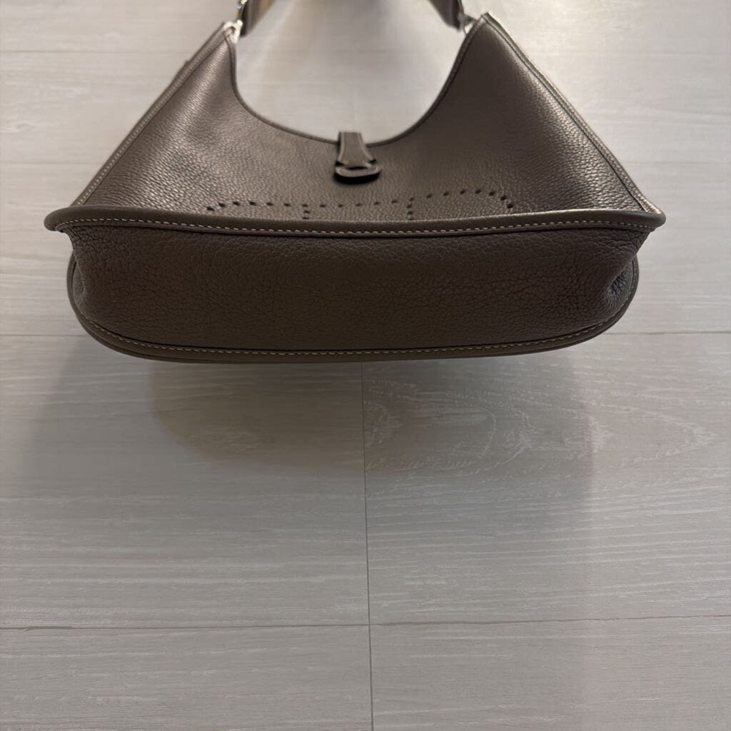 Hermes Etoupe Leather Evelyne PM 29 Purse