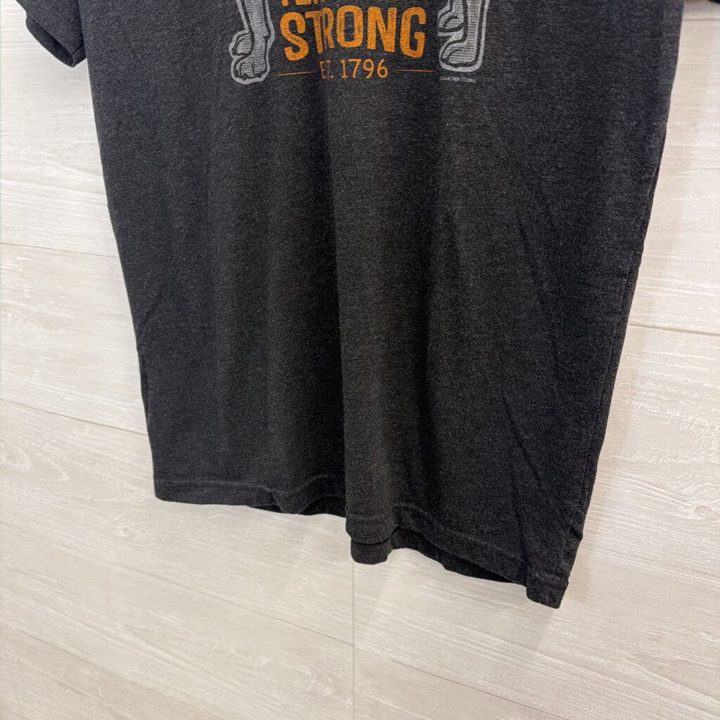 Grey Tennessee Strong Short Sleeve Graphic Tee Medium