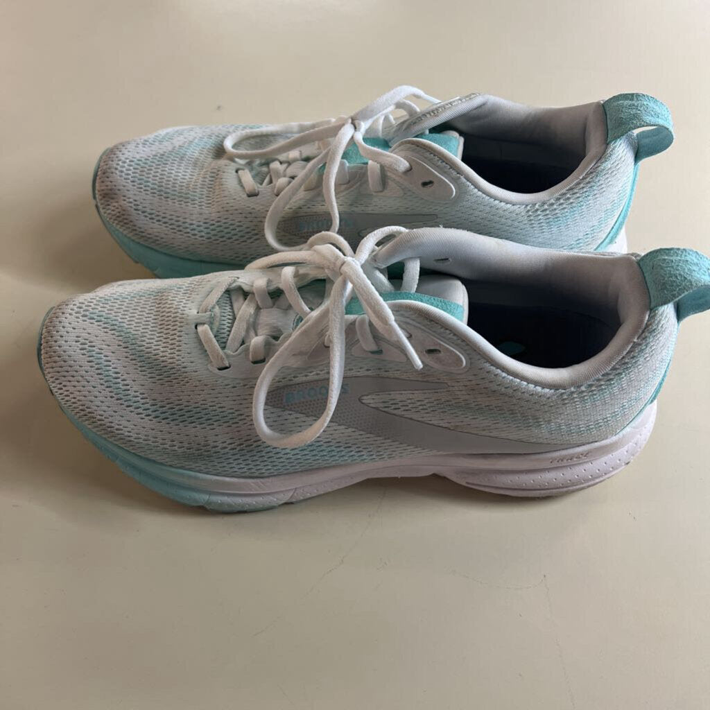 Brooks White/ Blue Trace 4 Sneakers 9.5