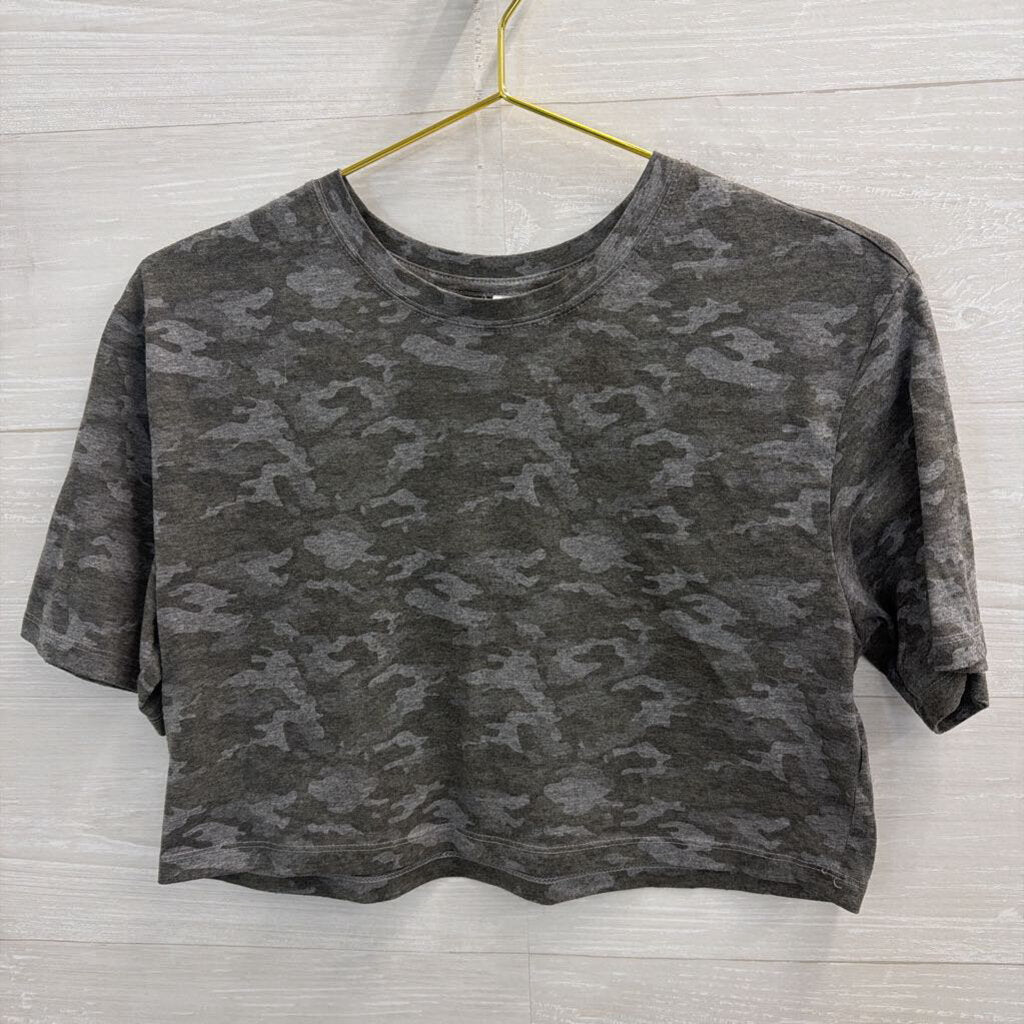 Fabletics Grey Camo Cropped Short Sleeve Top Small