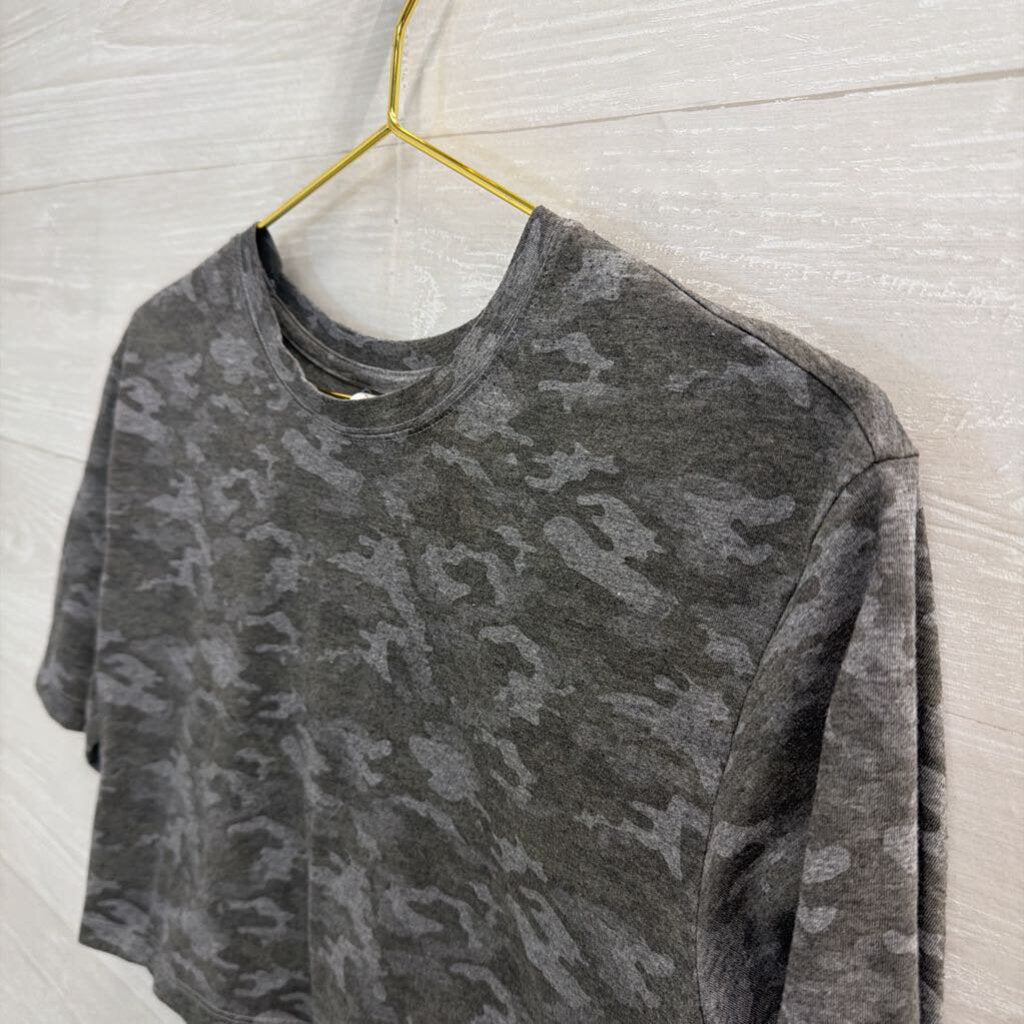 Fabletics Grey Camo Cropped Short Sleeve Top Small
