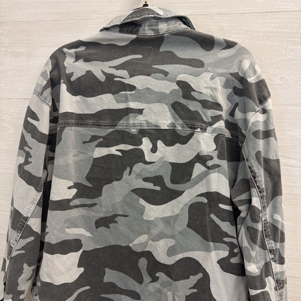 Kut Grey Camo Long Sleeve Shacket Medium